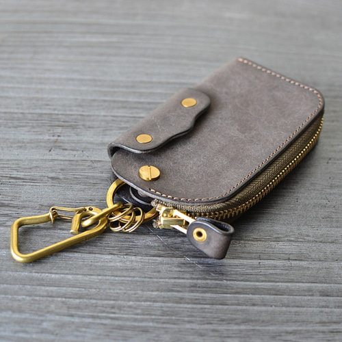 カードも入るスマートキーケース「もぐー・グレー」今回は写真より色が