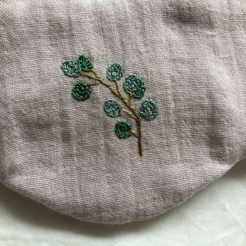 ユーカリ刺繍のもくもくスタイ スタイ・よだれかけ REMO 通販 8899082