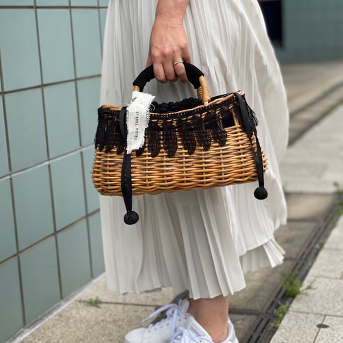 羽根フリンジがかわいいカゴバッグ （中の巾着は別売りになります