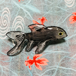 鉄魚ブローチ 2枚目の画像