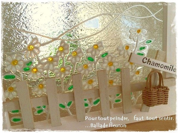 カモミールの小さなお庭　 ステンドグラス風 クラフト 3枚目の画像