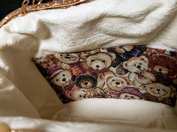 ゴブラン織のアンティーク調がま口バッグ（テディベア） 4枚目の画像