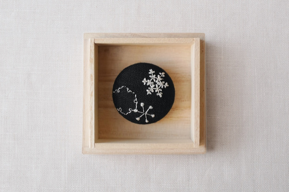 【訂做/手工刺繡】EBSC01 雪花插畫（胸針/腰帶扣） 第1張的照片