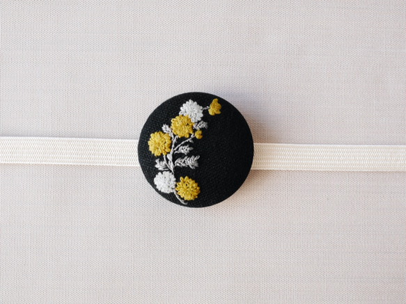 【手刺繍】EBCS03 菊（ブローチ／帯留め） 3枚目の画像