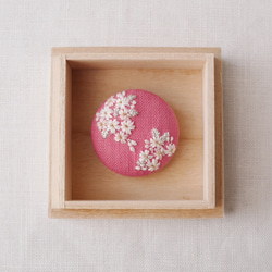 【受注製作・手刺繍】EBCB03 桜（ブローチ／帯留め） 1枚目の画像