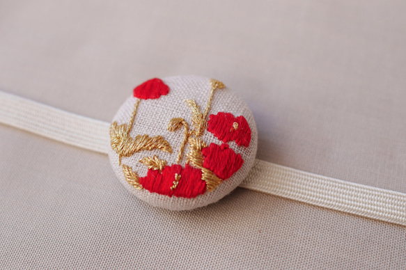 [訂做/手工刺繡] EBKS01 Poppy (胸針/皮帶扣) 第4張的照片