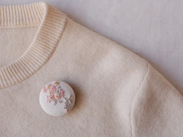 【受注製作・手刺繍】EBCB14 桜（ブローチ／帯留め） 3枚目の画像