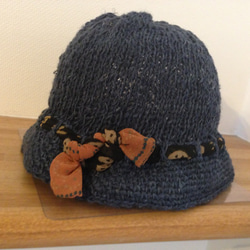藍染め麻編み帽子 1枚目の画像