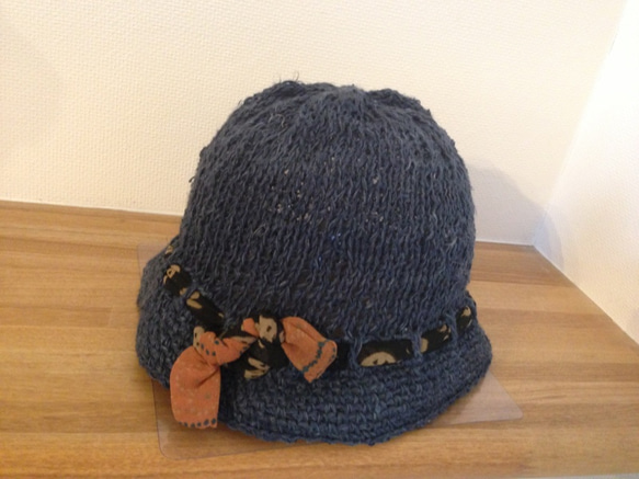 藍染め麻編み帽子 2枚目の画像