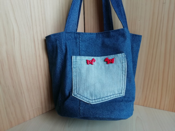 トートバッグ（愛犬と、バケツ型、リメイクデニム） トートバッグ 犬と