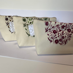 冬花の刺繍ポーチ(アイボリーにブラウン 1枚目の画像
