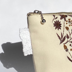 冬花の刺繍ポーチ(アイボリーにブラウン 4枚目の画像