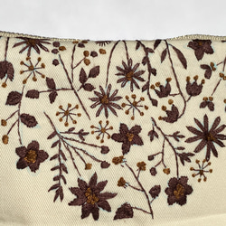 冬花の刺繍ポーチ(アイボリーにブラウン 5枚目の画像