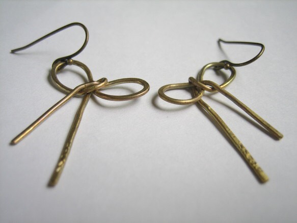 再次上架訂製黃銅絲帶耳環 第2張的照片