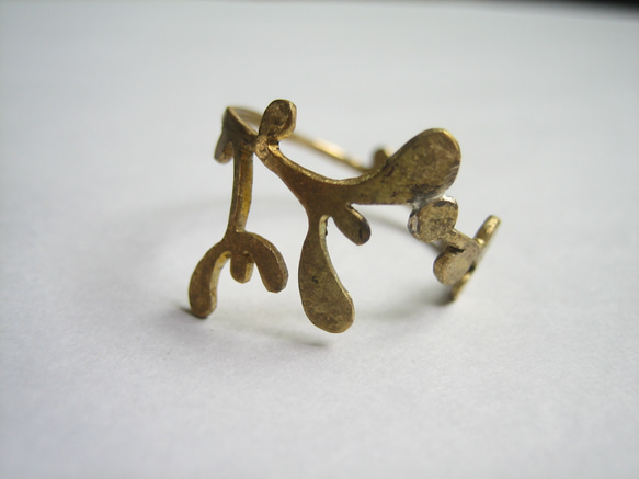 再次上架訂製黃銅槲寄生戒指 第1張的照片