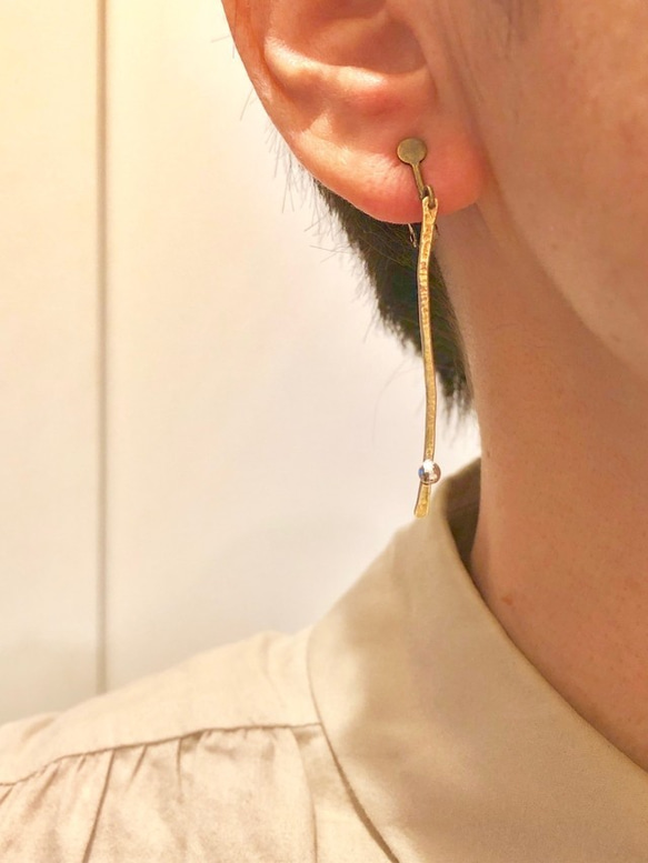 黃銅和銀富有成效的耳環（穿孔耳環）定制 第2張的照片