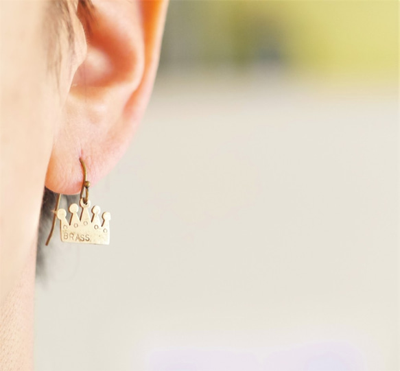[新年促銷！ ] BRASS皇冠耳環（耳環）僅限於一件 第3張的照片