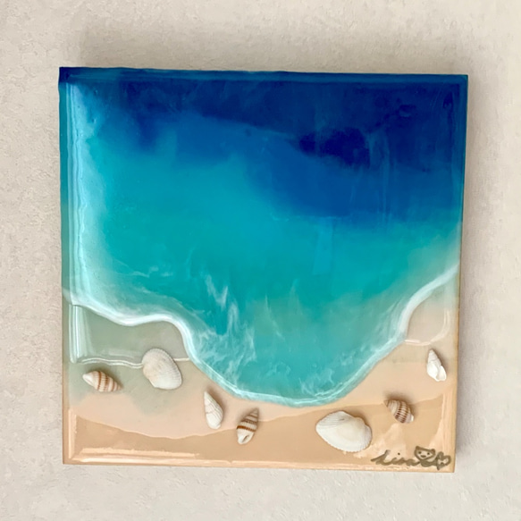 波が溢れ出る青い海のレジンアート 1枚目の画像