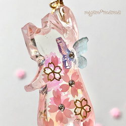 ぶらさがりにゃんこのチャーム　桜と蝶々　マスクチャーム　【送料無料】　c348 4枚目の画像