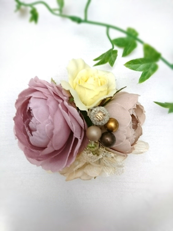 粉紅玫瑰胸花仿古白繡球 第4張的照片