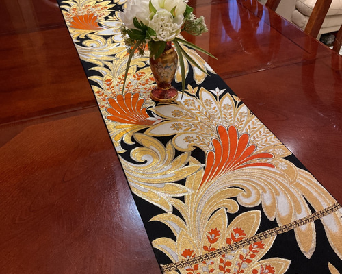 豪華刺繍 正絹帯から作ったテーブルランナーテーブルセンター 黒 豪華刺繍 正絹帯から作ったテーブルランナーテーブルセンター 黒