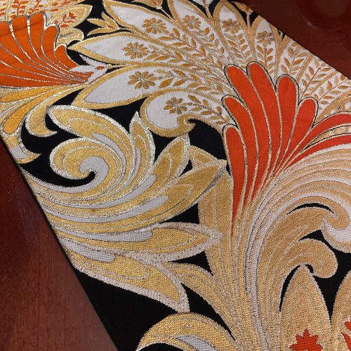 豪華刺繍 正絹帯から作ったテーブルランナーテーブルセンター 黒 豪華刺繍 正絹帯から作ったテーブルランナーテーブルセンター 黒