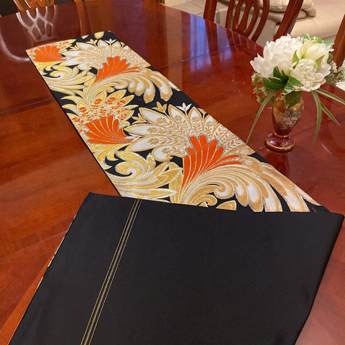 豪華刺繍 正絹帯から作ったテーブルランナーテーブルセンター 黒 豪華刺繍 正絹帯から作ったテーブルランナーテーブルセンター 黒