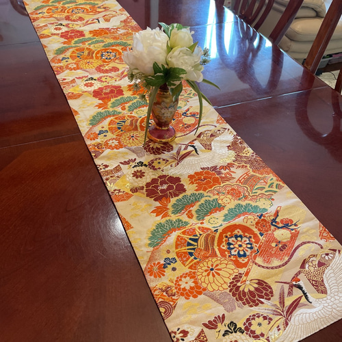 豪華刺繍 正絹帯から作ったテーブルランナーテーブルセンター 赤の花と
