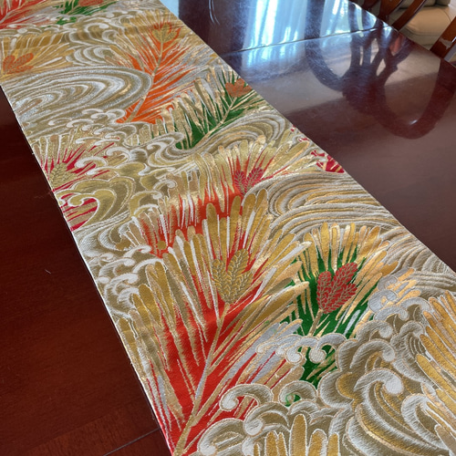豪華刺繍 正絹帯から作ったテーブルランナーテーブルセンター 松と波
