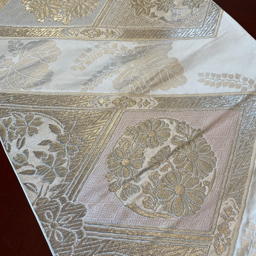 豪華刺繍プラチナ箔 正絹テーブルランナーテーブルセンター 帯リメイク