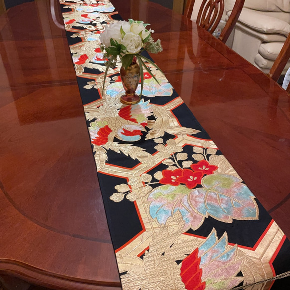 豪華刺繍 花嫁衣装の丸帯から作ったタッセル付き正絹テーブル