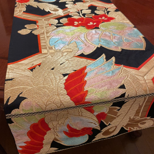 豪華刺繍 正絹帯から作ったテーブルランナーテーブルセンター 黒 豪華刺繍 正絹帯から作ったテーブルランナーテーブルセンター 黒
