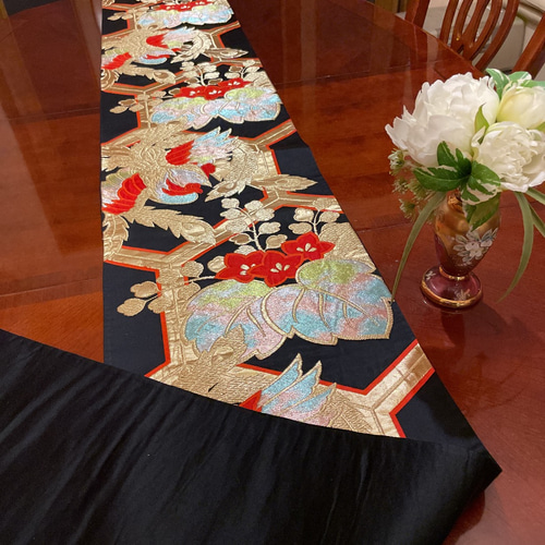 豪華刺繍 正絹帯から作ったテーブルランナーテーブルセンター 黒 豪華刺繍 正絹帯から作ったテーブルランナーテーブルセンター 黒