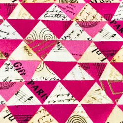 Carrie Bloomston 110cm x 50cmずつ切売 - 三角のコラージュ/Vivid Pink 1枚目の画像