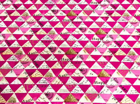 Carrie Bloomston 110cm x 50cmずつ切売 - 三角のコラージュ/Vivid Pink 2枚目の画像