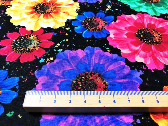 Timeless treasures 110cm x 50cmずつ切売 - 光を放つ花 3枚目の画像