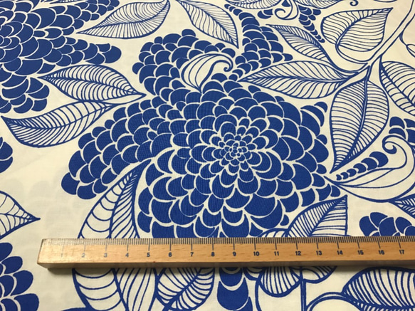 Robert Kaufman 110cm x 50cmずつ切売 - ミスティックフラワー/青 3枚目の画像