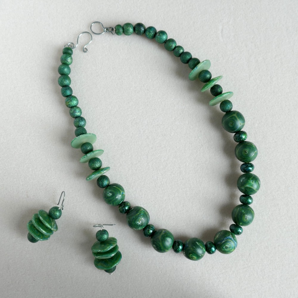 手作りビーズ　ネックレス・ピアスセット