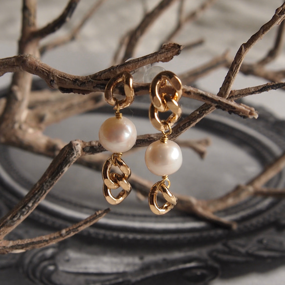 おしゃれで個性的なパールのピアス ピアス（フック・チェーン） gico