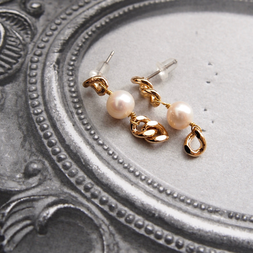 おしゃれで個性的なパールのピアス ピアス（フック・チェーン） gico