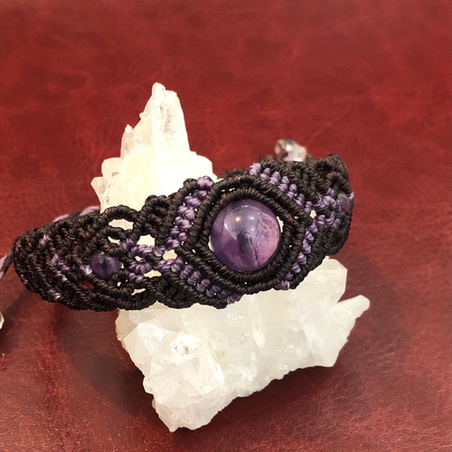 079】アメジストのマクラメ編みブレスレット ブレスレット 楓