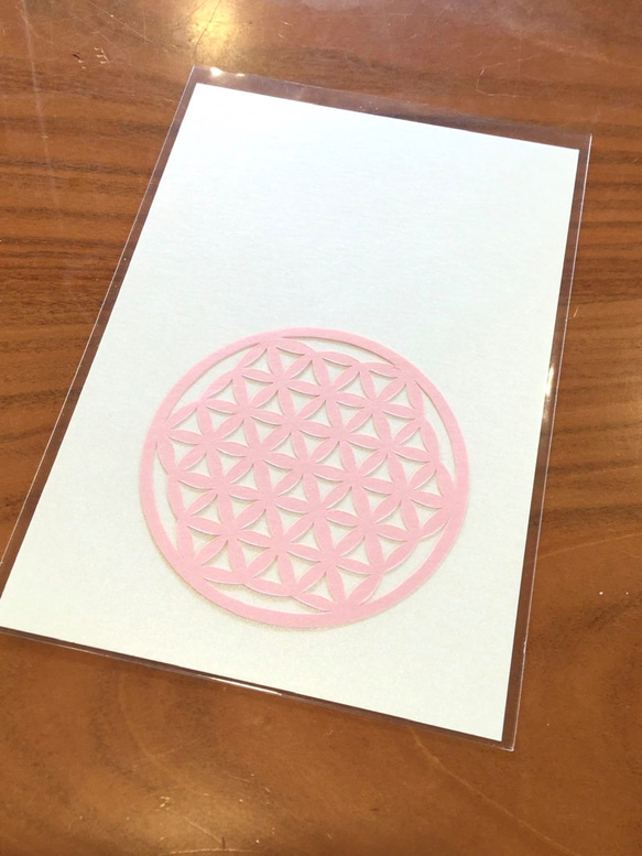 7cm『フラワーオブライフ』 paper cuttingローズクォーツ(額なし) 2枚目の画像