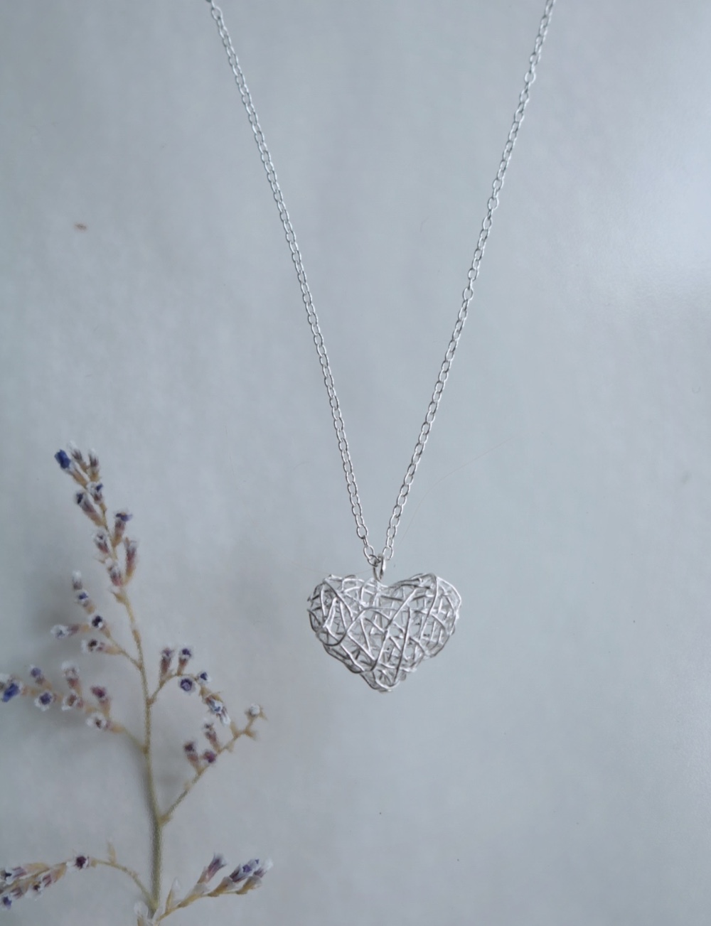 透かしぷっくりハートのシルバーネックレス