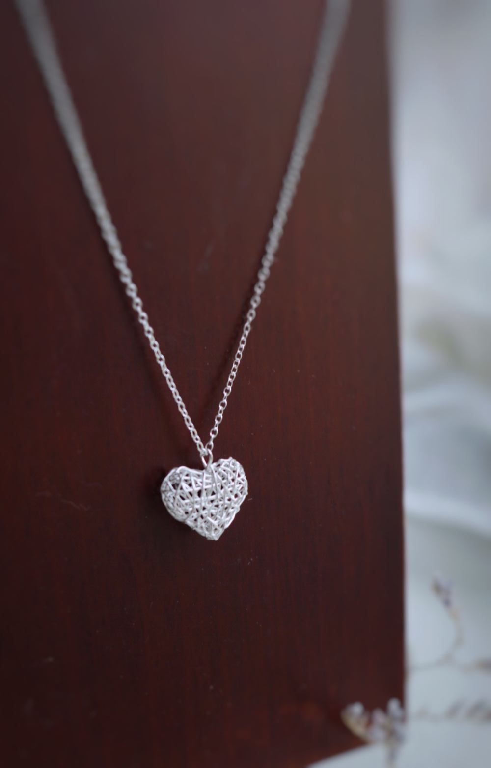 透かしぷっくりハートのシルバーネックレス