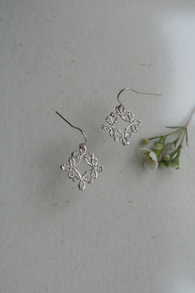 タティングレース風シルバーピアス