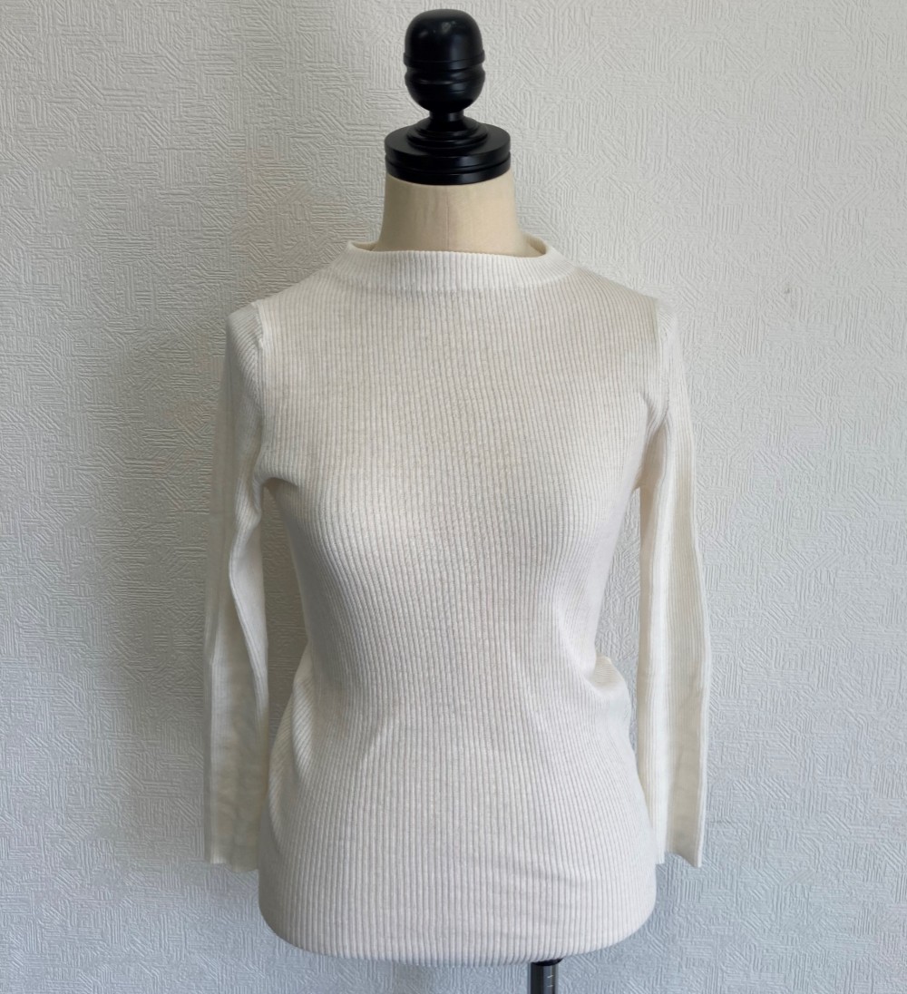 ドライタッチ　コットンリブニットプルオーバー　ホワイト