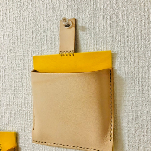 レザーのウォールポケット(小) 壁掛けラック・ウォールシェルフ NUTS