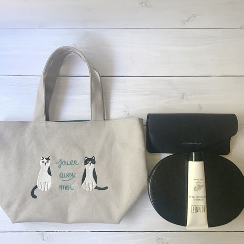 手刺繍のネコちゃん巾着トートバッグ☆ 手刺繍のネコちゃん巾着トートバッグ☆