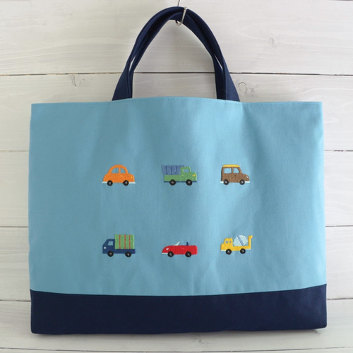 お名前刺繍できます！車の刺繍のレッスンバックとシューズケース