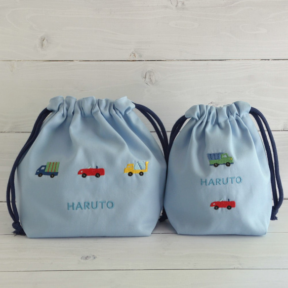 名前刺繍と車の刺繍のお弁当袋&コップ巾着のセット 給食袋